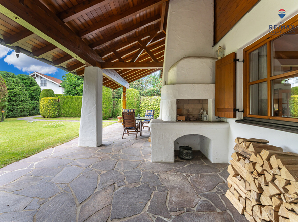 Terrassenbereich mit Außenkamin