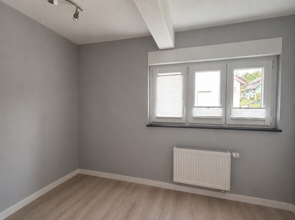 EG Zimmer mit KI aufgeräumt