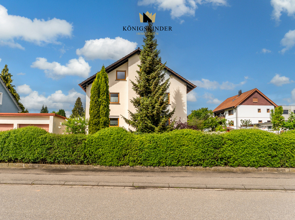 Großzügiges Zweifamilienhaus...