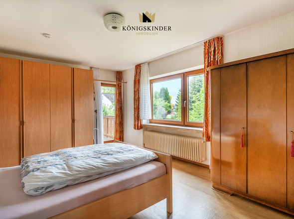...Schlafzimmer mit Gartenblick...