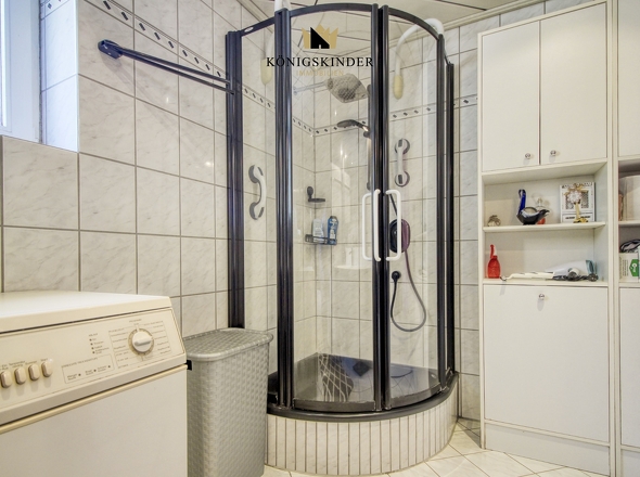 mit Wanne und Dusche