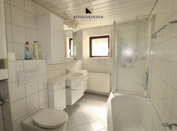 Helles Badezimmer