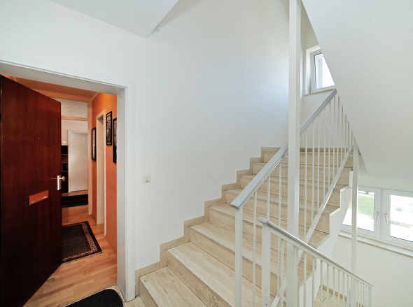 Wohnungseingang vom Treppenhaus