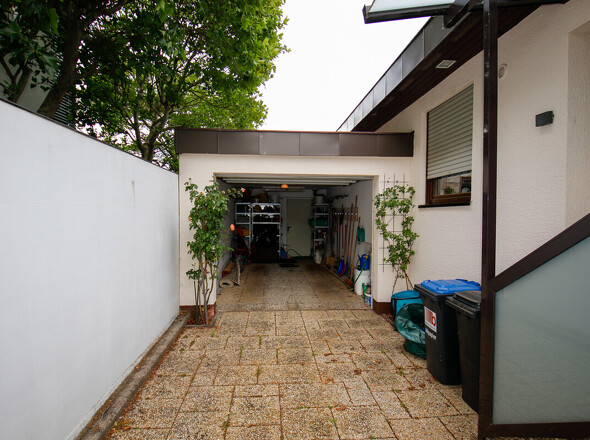 Gartenzugang durch Garage