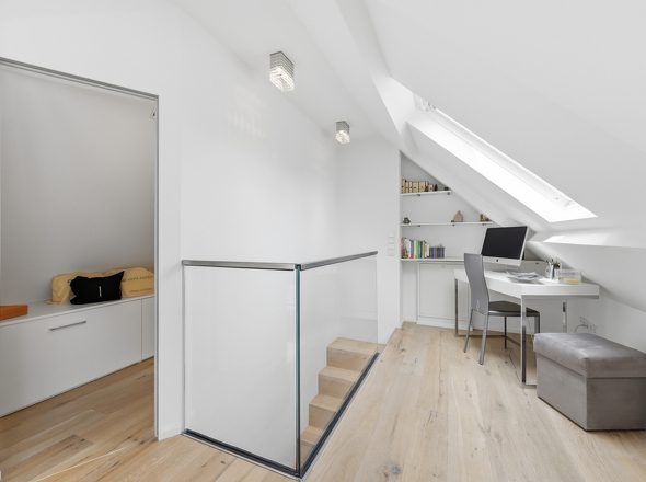 Ankleide und Büro
