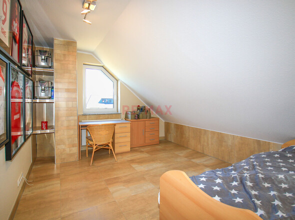 Schlafzimmer DG