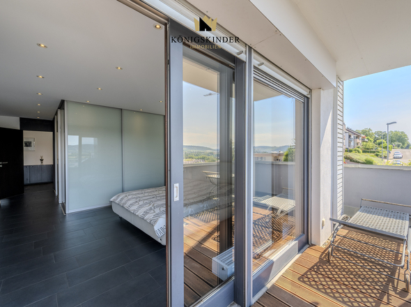 Auf dem eigenen Balkon mit Südausrichtung genießen Sie die ersten Sonnenstrahlen. 