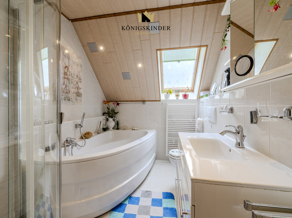 Bad mit Wellnesswanne