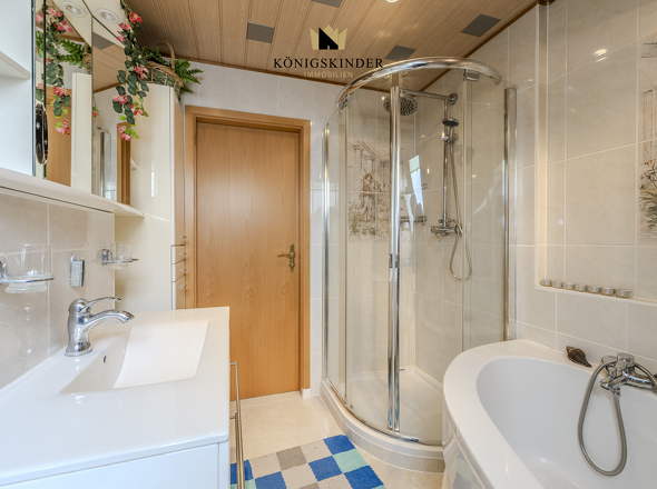 Bad mit Dusche