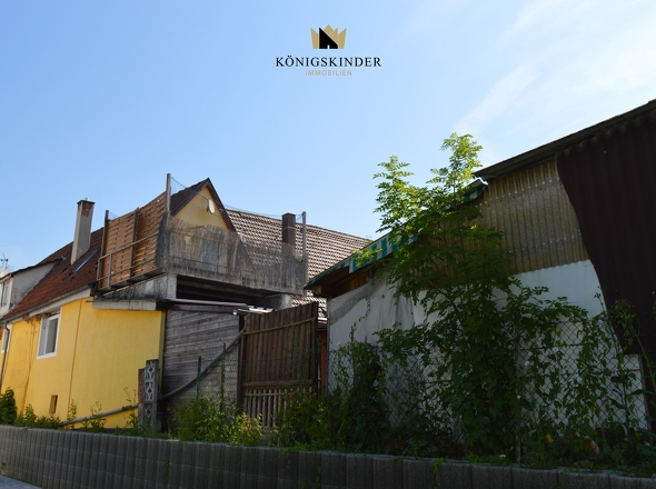 Hausansicht mit Anbau