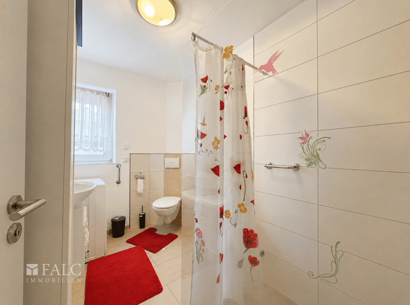 Badezimmer - persönliche Gegenstände per KI entfernt