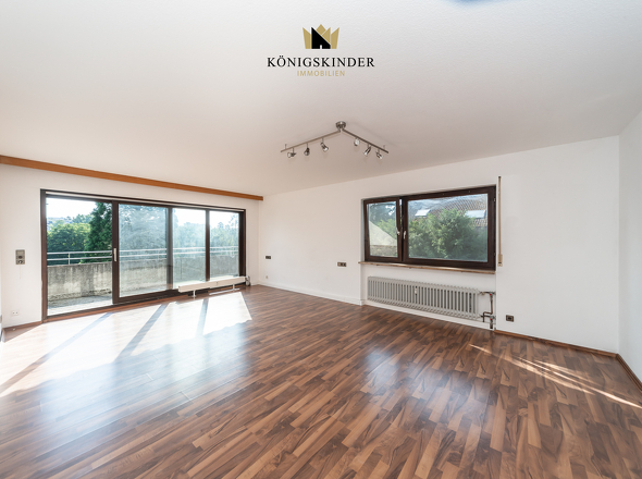 1. Obergeschoss - Wohnzimmer mit Zugang zum Süd-Ost-Balkon