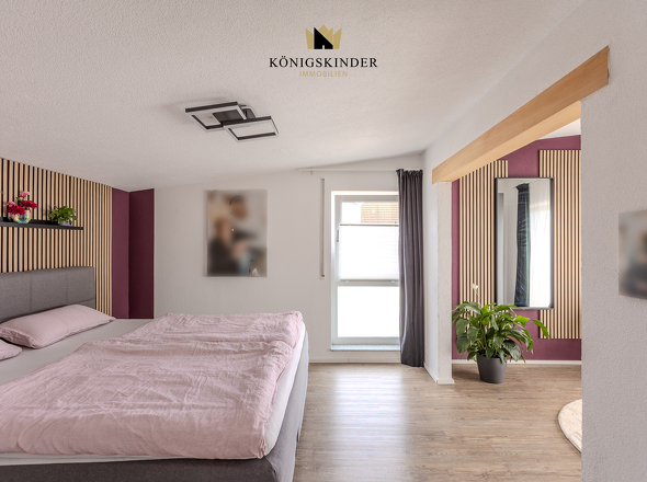 DG: Großzügiges Schlafzimmer...