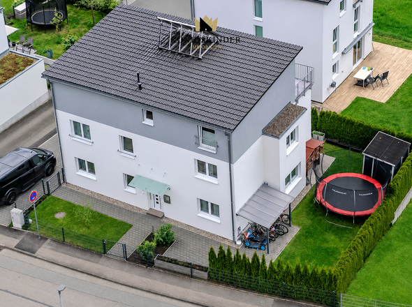 Sehr großes Haus besonders vom Blick einer Drohen aus!