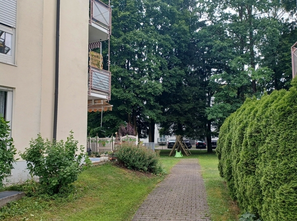 Durchgang zur Grünanlage