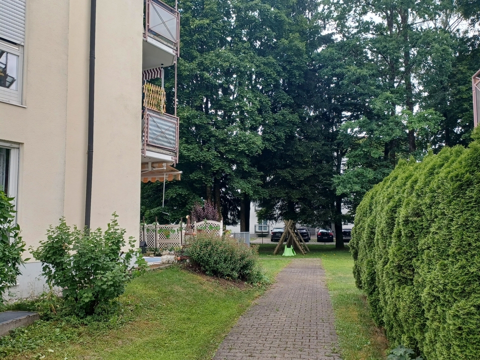 Durchgang zur Grünanlage