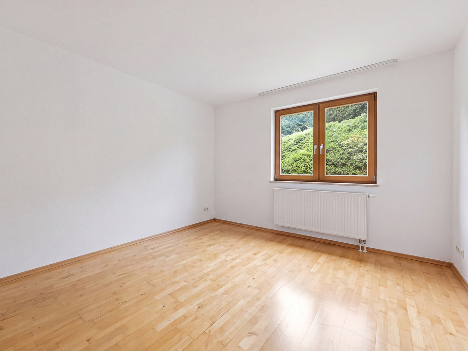 Zimmer Souterrain (Möblierung entfernt)