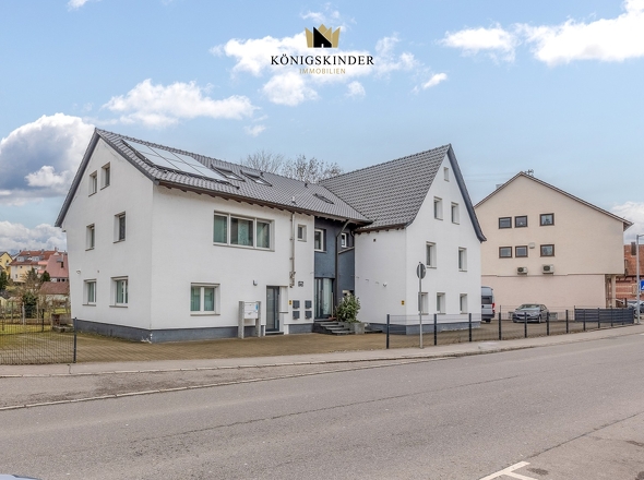 Gesamtansicht des modernisierten Mehrfamilienhauses