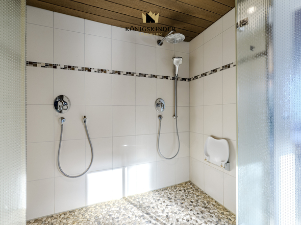 Wellnessdusche im Arbeits,- / Gäste,- / Saunabereich