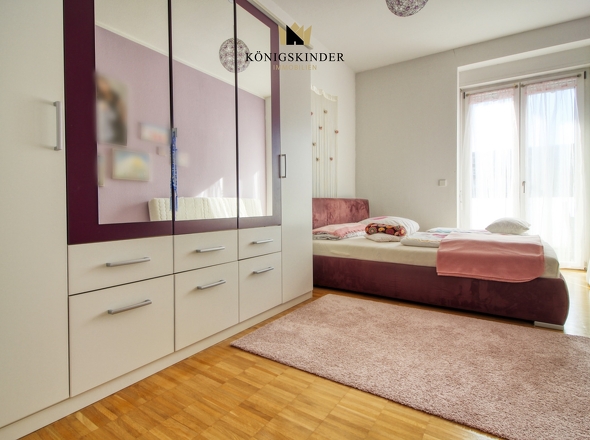 großes Schlafzimmer 