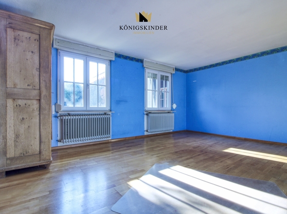 hier könnten Sie die Raumaufteilung nochmals ändern und zwei Zimmer schaffen