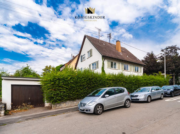 Garage und Hausansicht