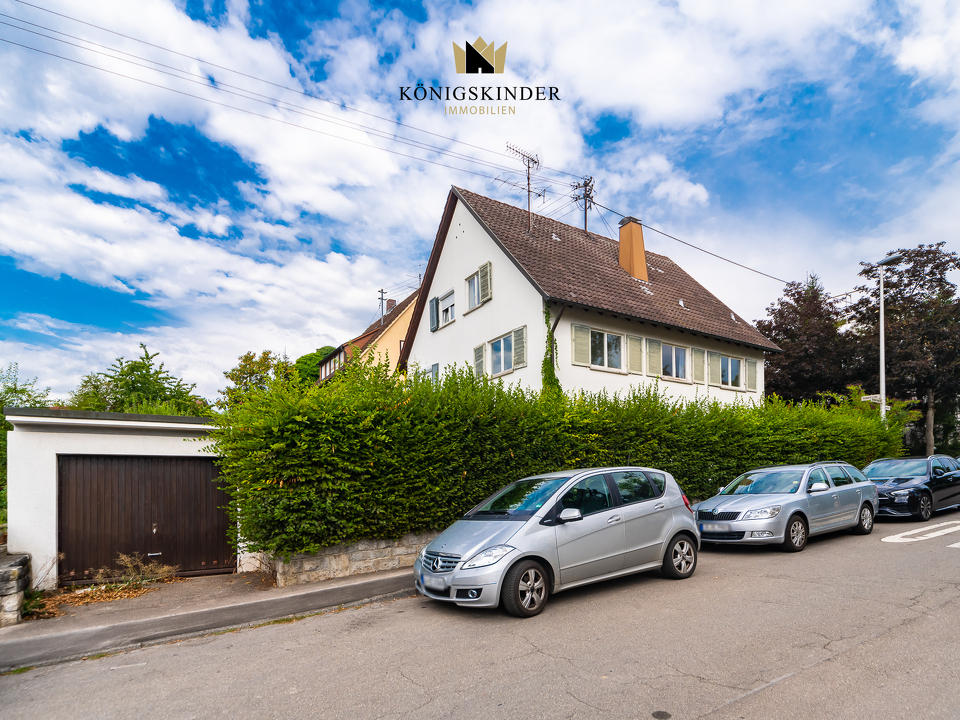 Garage und Hausansicht