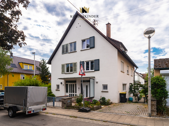 Hausansicht und Eingangsbereich